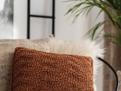 RibbonXL: Knitted Cushion kit - Caramel Brown